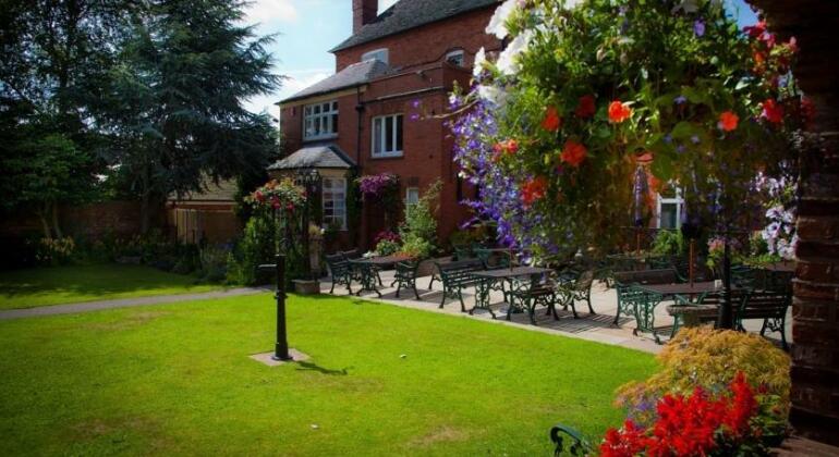 The Manor Guest House Cheadle - Photo2