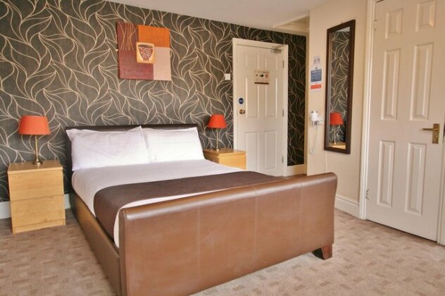 Central Hotel Cheltenham by RoomsBooked - Photo2