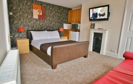 Central Hotel Cheltenham by RoomsBooked