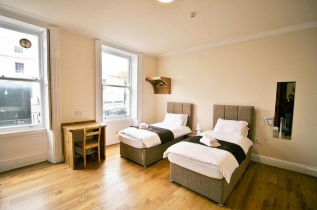 Central Studios Gloucester Place by Roomsbooked - Photo3
