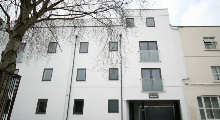 Warwick Place Serviced Apartments by RoomsBooked