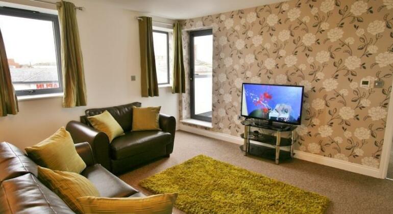 Warwick Place Serviced Apartments by RoomsBooked - Photo3