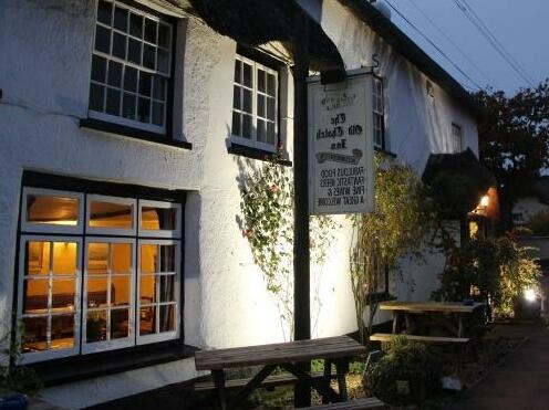 The Old Thatch Inn - Photo4