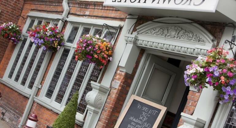 Crown Hotel Chertsey - Photo2