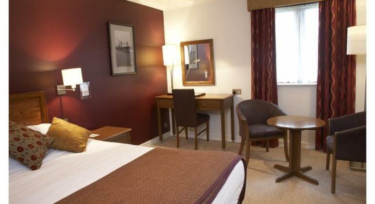 Crown Hotel Chertsey - Photo5