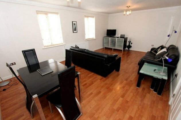 Top Floor Apartment Close To City / Race Course - Photo2