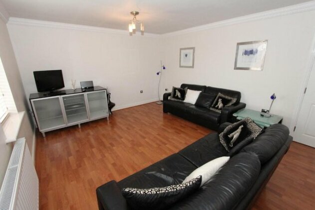 Top Floor Apartment Close To City / Race Course - Photo4