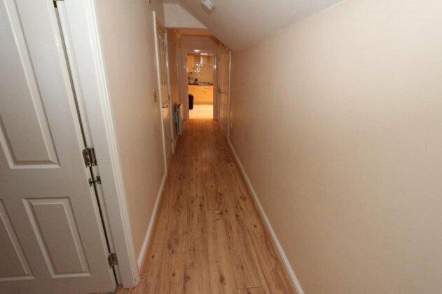 Top Floor Apartment Close To City / Race Course - Photo5