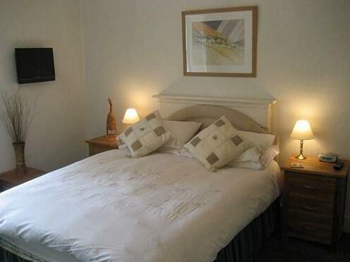 Brookhouse Guest House - Photo4