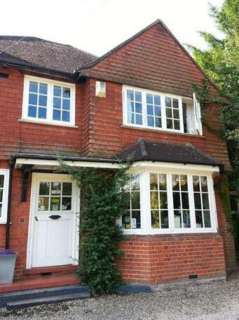 Rosemead Guest House Claygate