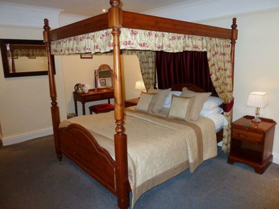 Blacksmiths Arms Inn - Photo2