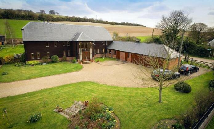 North Downs Barn - Photo2