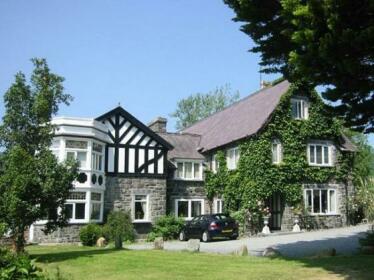 Gwern Borter Manor