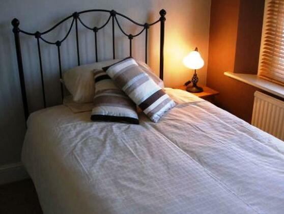 The Hollies Bed and Breakfast Corsham - Photo2