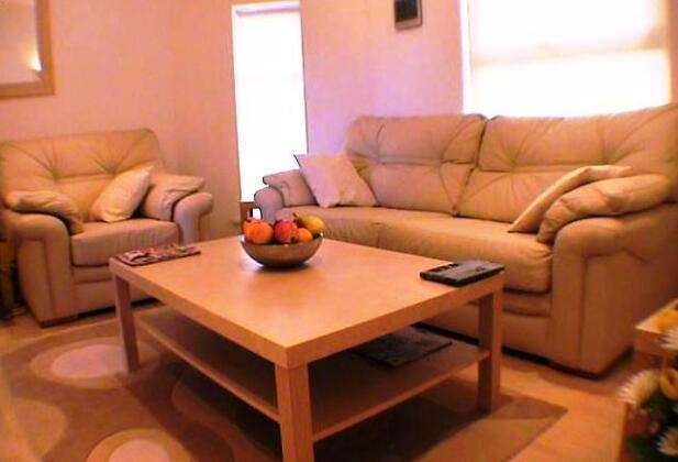 Earle House Serviced Apartments - Photo2