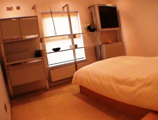 Earle House Serviced Apartments - Photo3