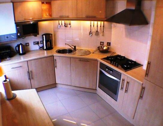 Earle House Serviced Apartments - Photo4