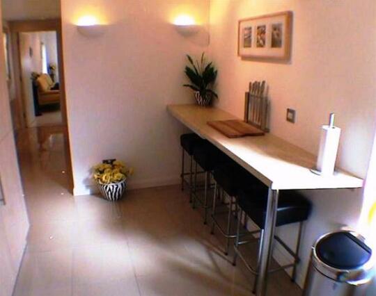 Earle House Serviced Apartments - Photo5