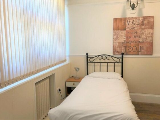 Budget Rooms Crosskeys - Photo2