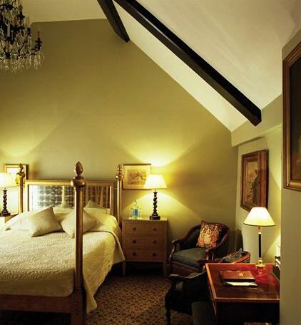 Ockenden Manor Hotel & Spa - Photo4