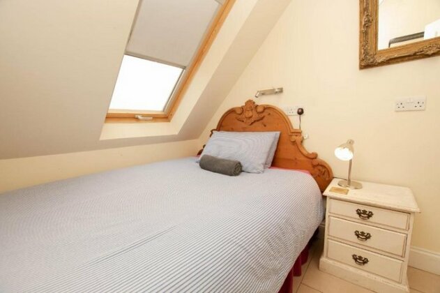 Waterside Self-Catering Serviced Rooms Apartments and Cottages - Photo3