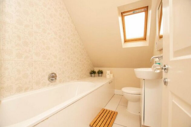 Waterside Self-Catering Serviced Rooms Apartments and Cottages - Photo5
