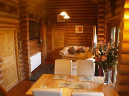 Kilmore Cottages Log Cabins - Photo3