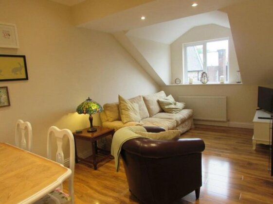 Apartment 5 - two bedroom luxury apartment close to town mainline rail & theatre stylish and comfor - Photo2