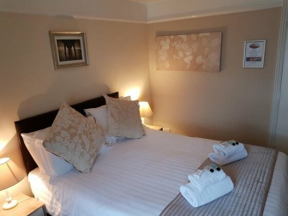Waterfront Hotel Deal - Photo3
