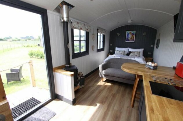 Springwood Shepherd Huts - Photo2