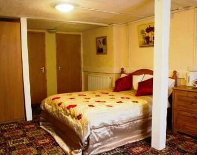The Hollybush with Rooms Newport Wales - Photo2