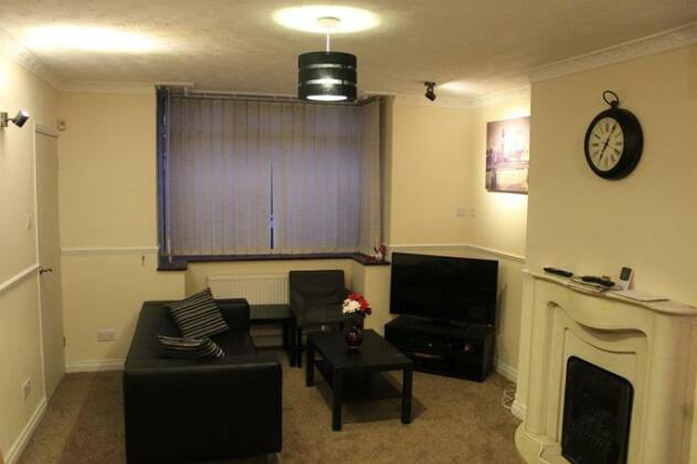 3 Bed Holiday Home Manchester - Photo3