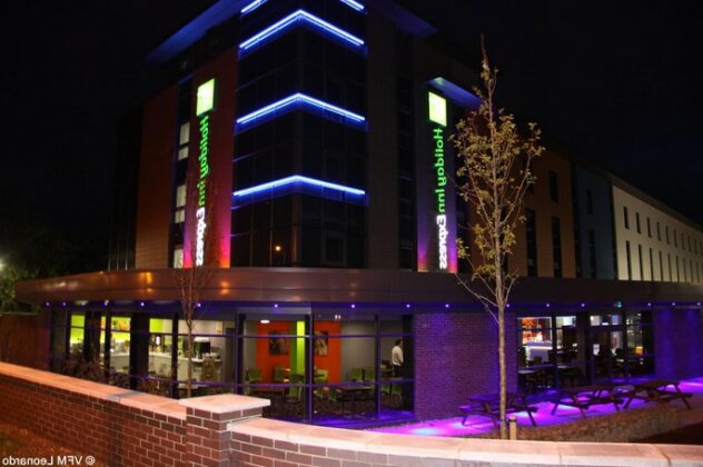 Holiday Inn Express Dunstable