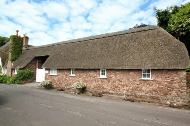 Priory Thatch Cottage - Photo5