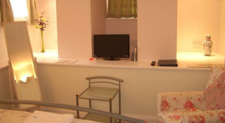 Coast Guest House - Photo4