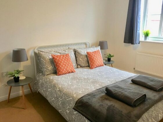Eastleigh House close to Airport and M3/M27 links