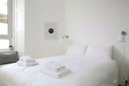 1 Bedroom Apartment 15 Minutes From Royal Mile Accommodates 4