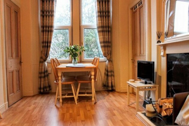 1 Bedroom Apartment In Central Edinburgh Sleeps 2 - Photo4