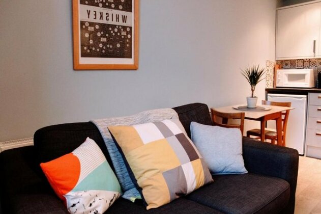 1 Bedroom Apartment In Edinburgh's New Town Sleeps 2