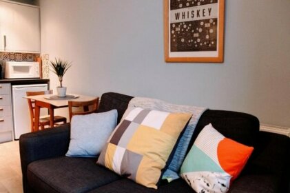 1 Bedroom Apartment In Edinburgh's New Town Sleeps 4