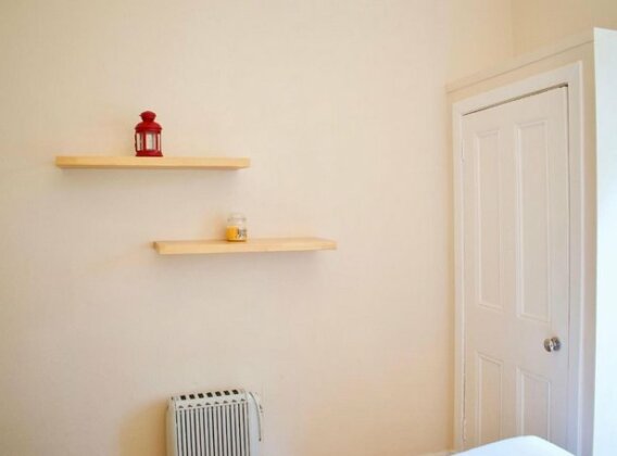1 Bedroom Flat In Edinburgh Close To City Centre - Photo3
