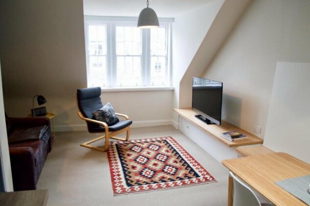 1 Bedroom Flat In Edinburgh's New Town Accommodates 4