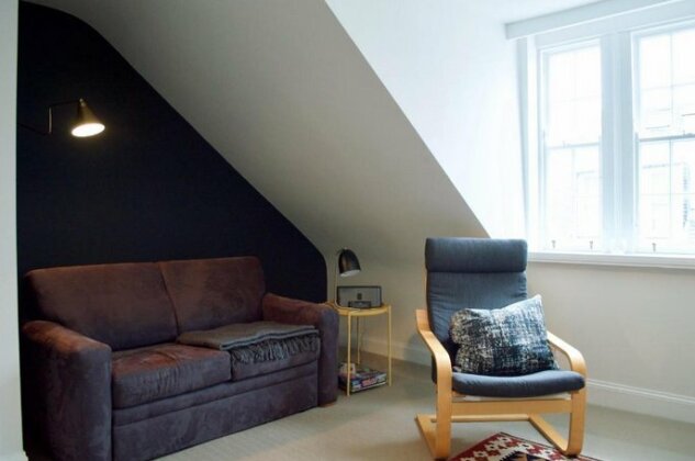 1 Bedroom Flat In Edinburgh's New Town Accommodates 4 - Photo4