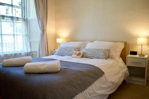 1 Bedroom Flat In Edinburghs New Town