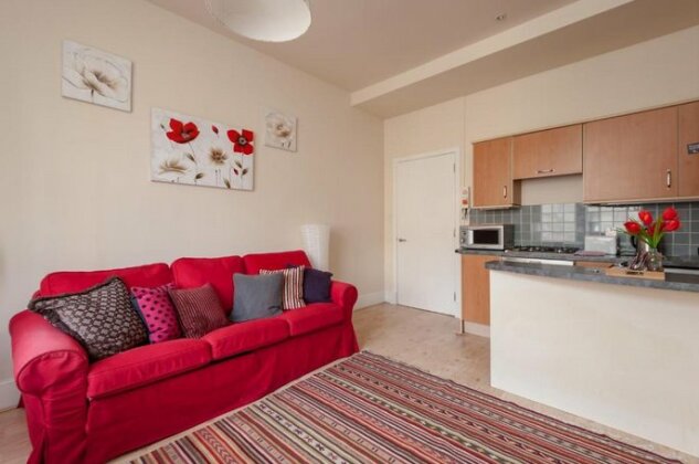 1 Bedroom Home In Old Town Centre - Photo5
