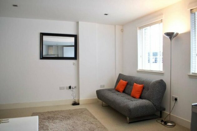 1 Bedroom Modern Flat In Central Edinburgh