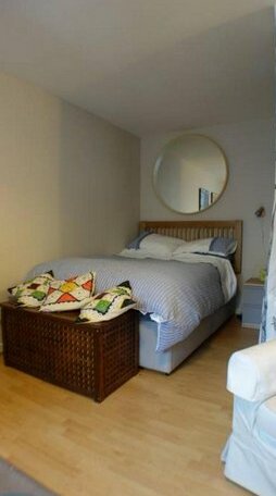 1 Bedroom Studio Flat With Free Parking Sleeps 2 - Photo4