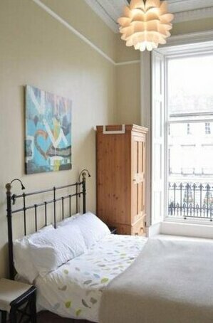 2 Bedroom Apartment Near Stockbridge Sleeps 4