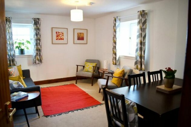 2 Bedroom Flat In Leith - Photo2