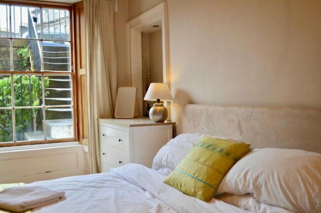 3 Bedroom Home With Garden Near Edinburgh New Town